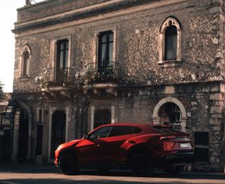 Lamborghini Urus S outside a building