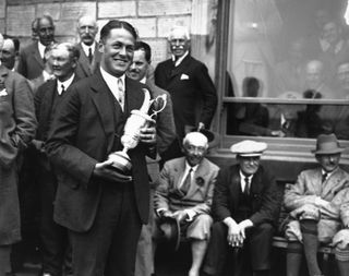 Bobby Jones winning at St Andrews in 1927