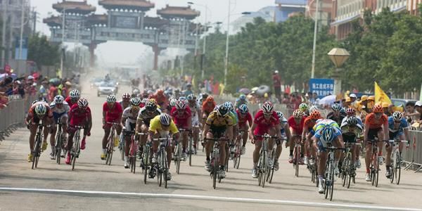 The peloton sprint for minor placing into Xinglong on stage two of the 2011 Tour of Hainan.