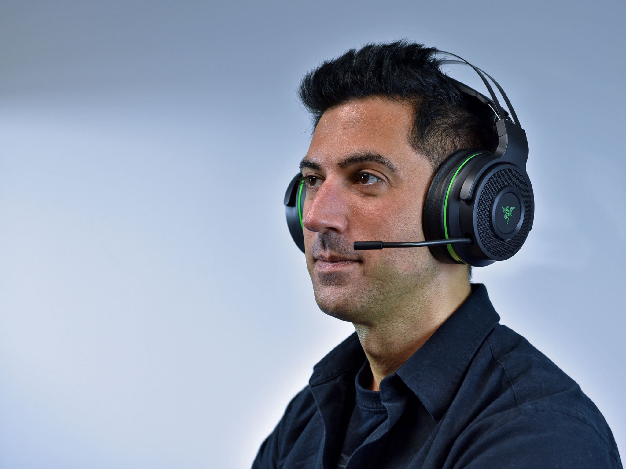 Voice speakers of battlefield chat on v headphones instead How do
