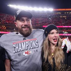 Taylor Swift and Travis Kelce celebrating at the end of the 2025 Super Bowl