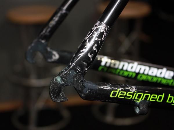 Dropouts are all carbon fiber.