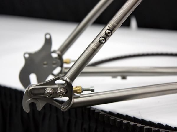 Builders at NAHBS showed a number of different ways of splitting the driveside seat stay to allow for a belt drive. Here's Dean's approach.