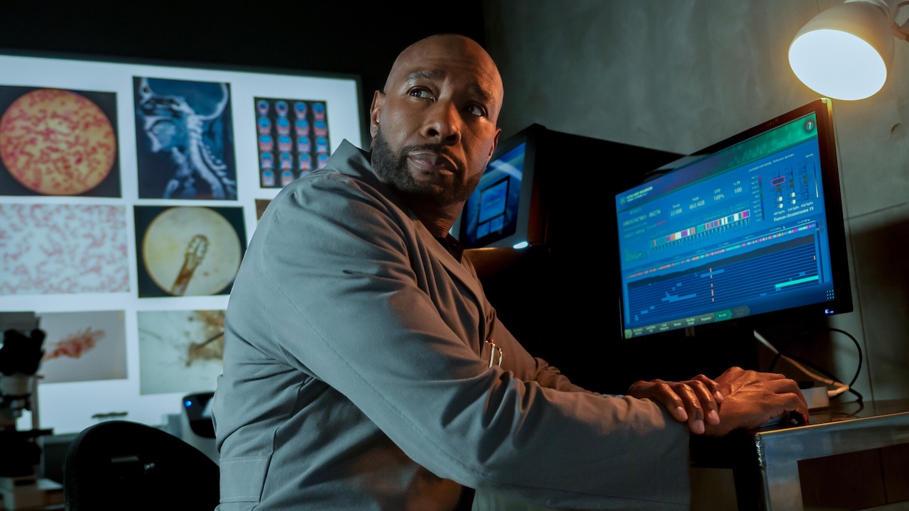 John studying a genome in Season 2x03 of Watson