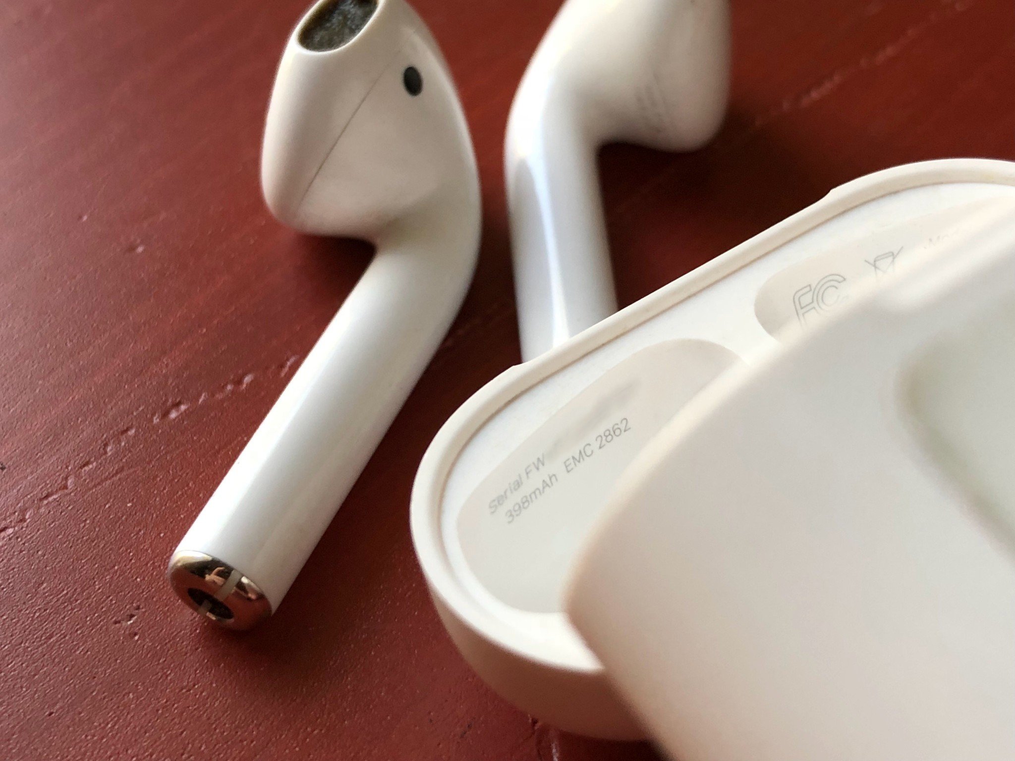 Потерянный airpods. Эппл эирподс. Эирподс 360. AIRPODS 1. Аирподцы 2 оригинал.