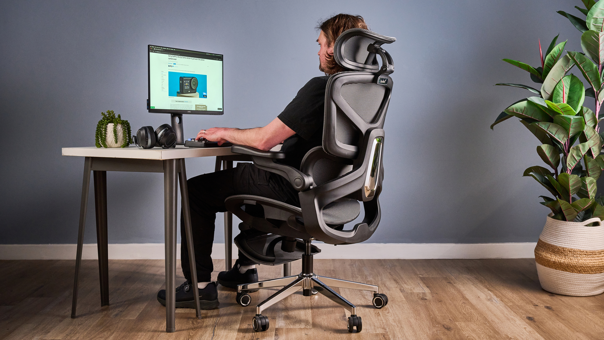 The Boulies EP500 on a home office setup