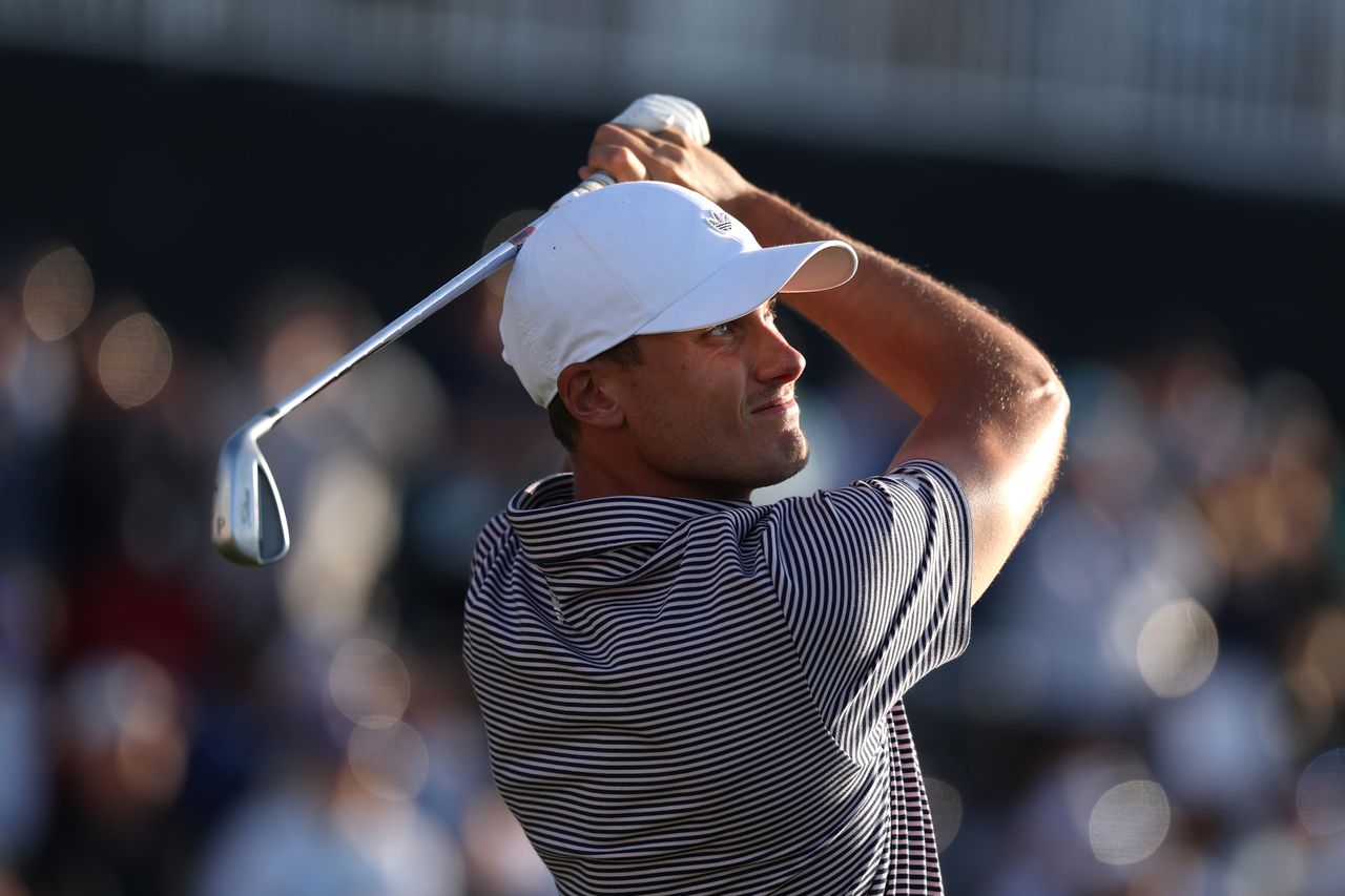 Ludvig Aberg hits a pitching wedge