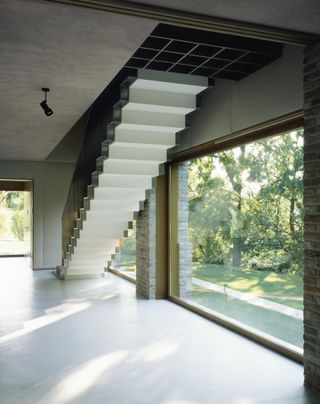 Floating staircase