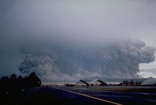 Mount Pinatubo eruption plume