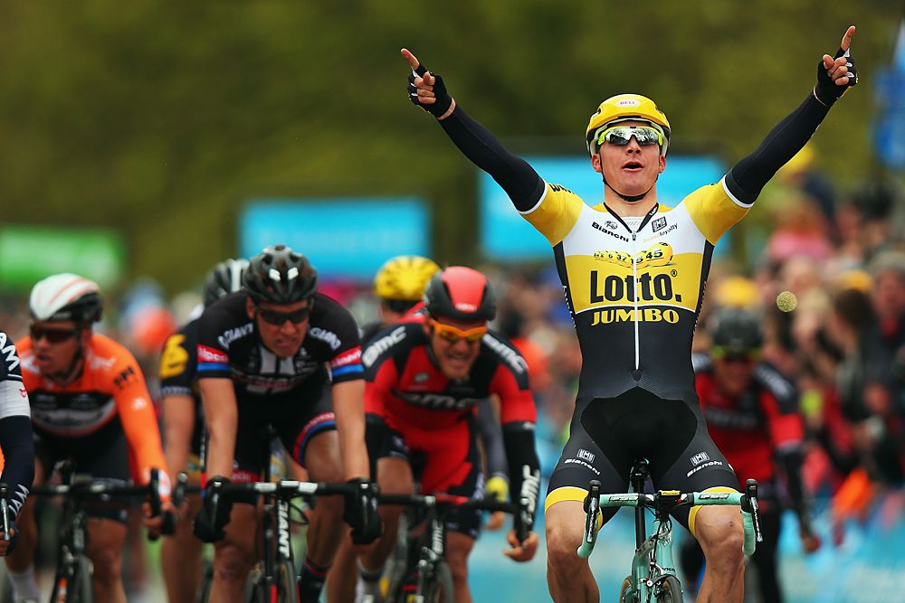Moreno Hofland (Lotto NL- Jumbo) wins the bunch sprint
