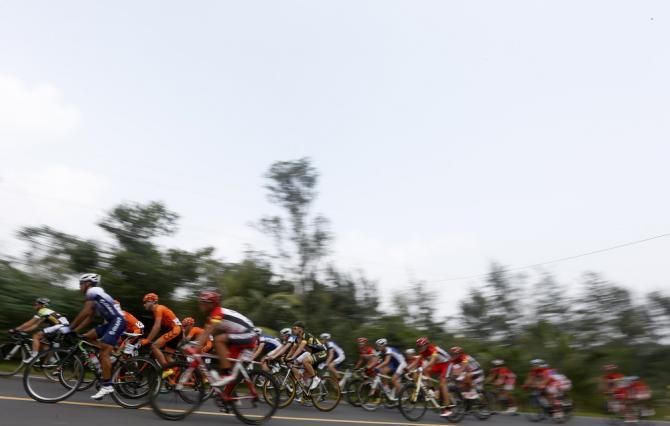 The peloton on stage 3