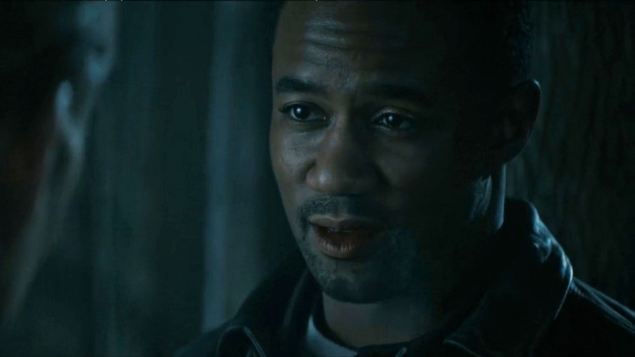 Jessie T. Usher talking to someone on The Boys.