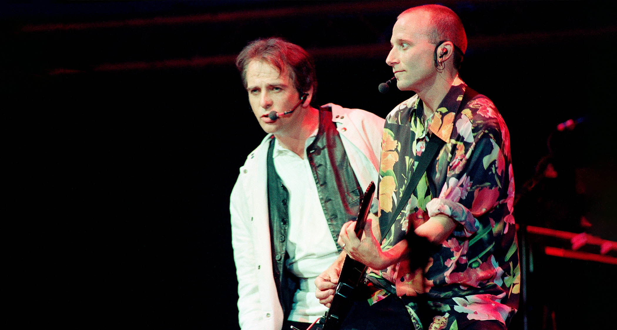Peter Gabriel and David Rhodes perform live in 1993