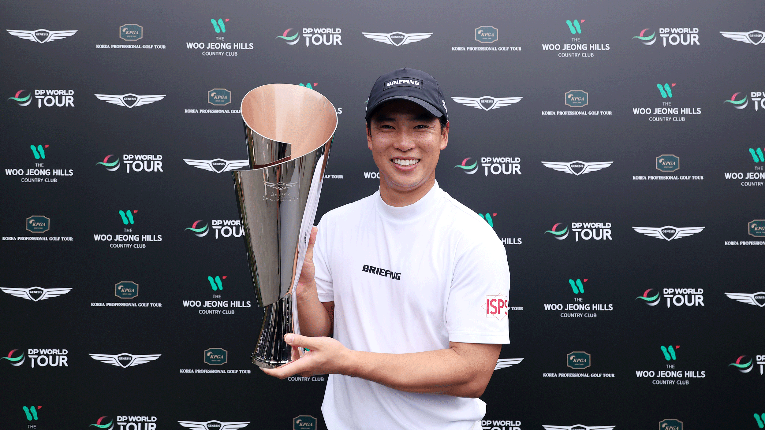 Yuto Katsuragawa holds up the Genesis Championship trophy after his win in 2026