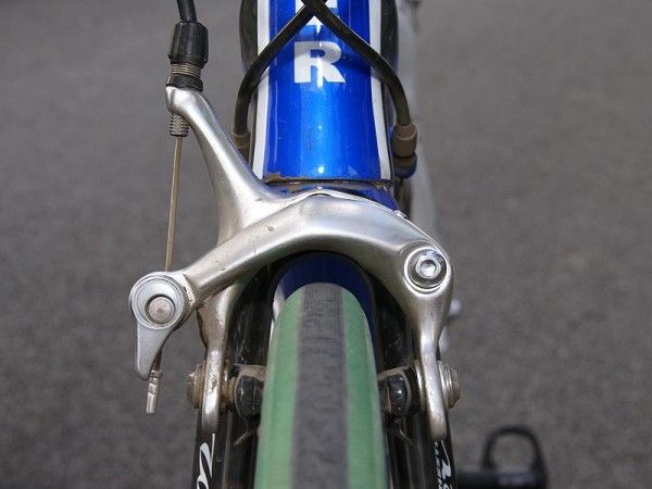 The fork crown is also equipped