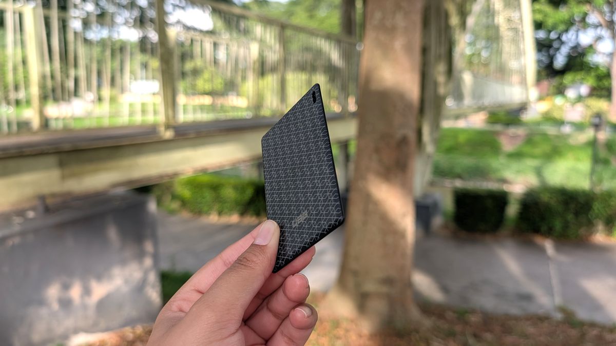 UAG Metropolis Tracker Card