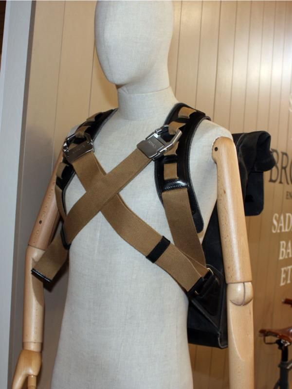 The Brooks Islington pack uses an interesting crisscrossed strap pattern that is said to help stabilize heavy loads.