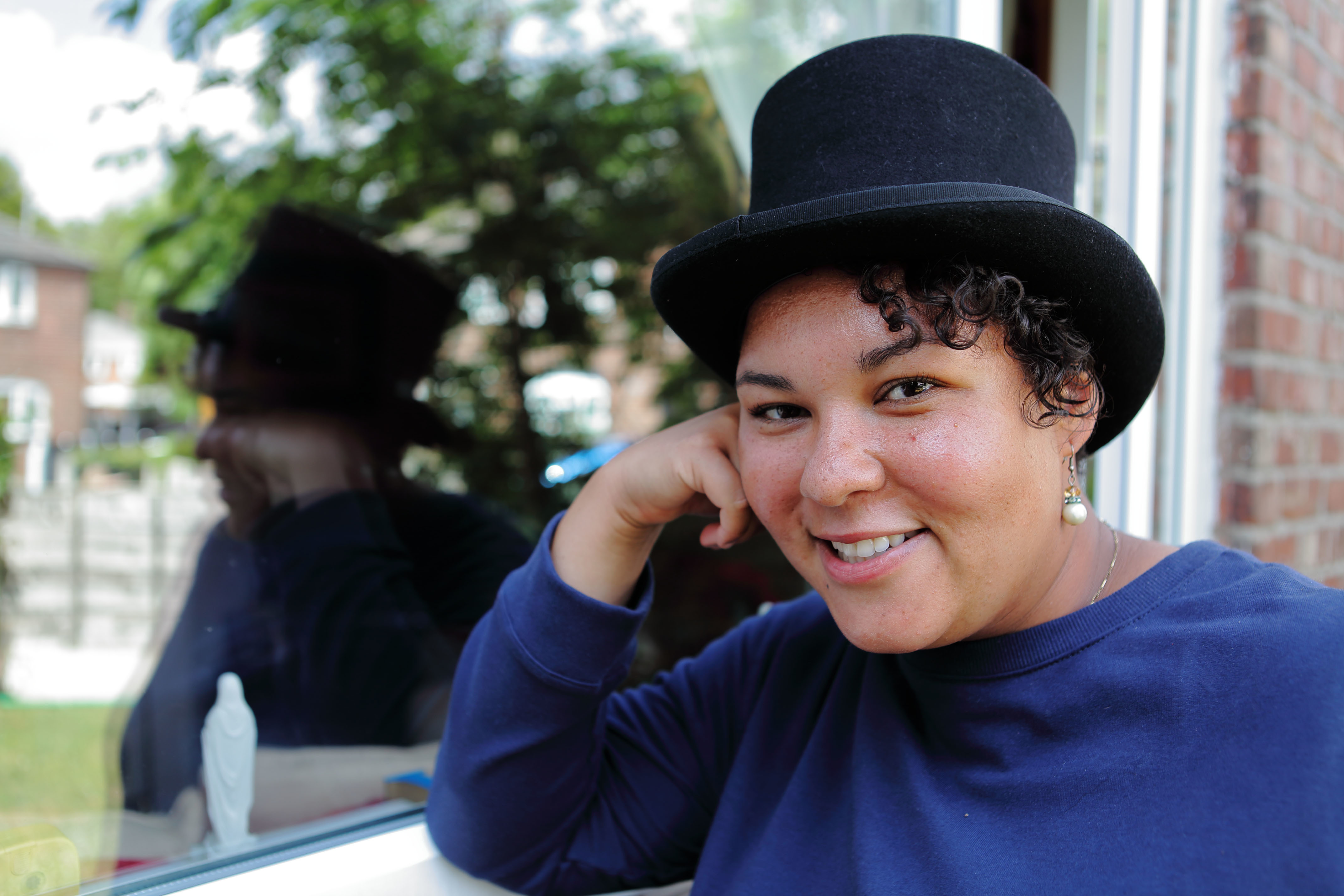 TV tonight Sami wears her Anne-inspired top hat