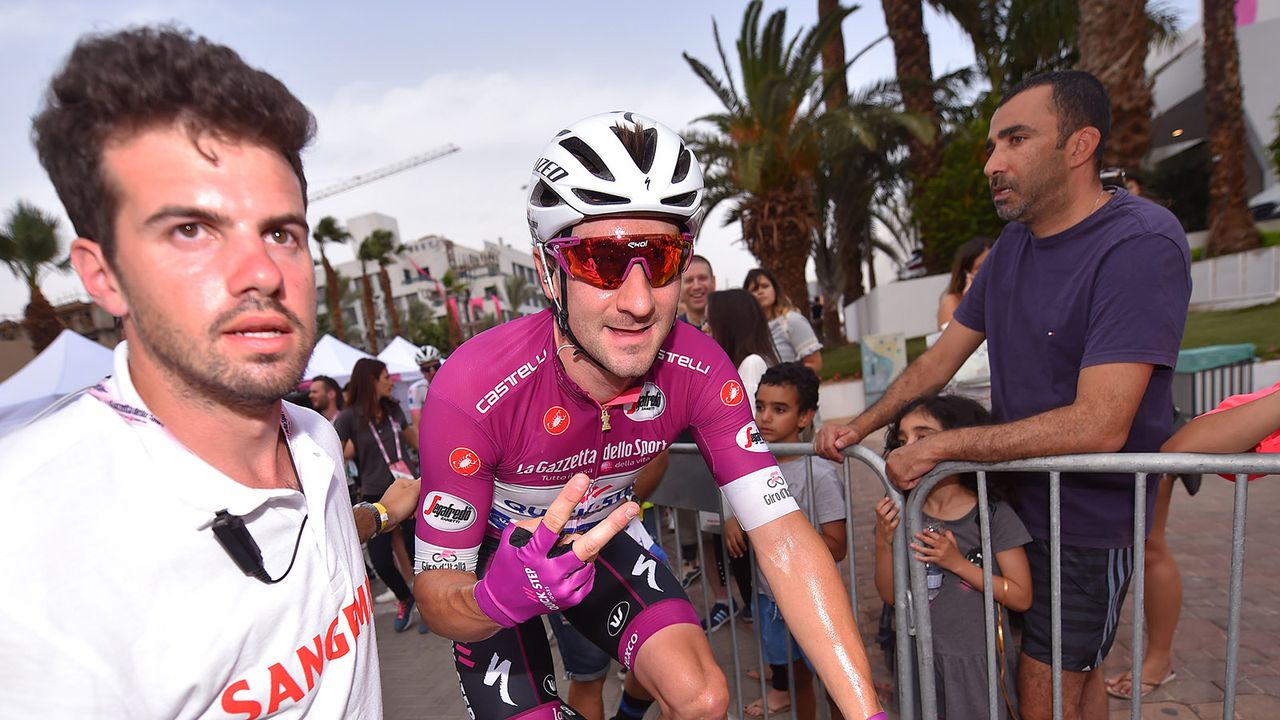 Elia Viviani has customised his Ekoi Perso Evo 9 to match his ciclamino points jersey