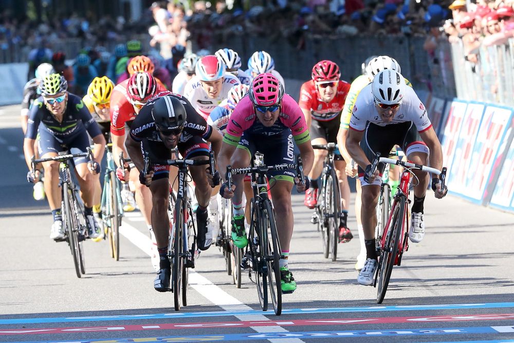 Sacha Modolo (Lampre-Merida) out-sprints Giacomo Nizzolo (Trek Factory Racing) and Luka Mezgec (Giant-Alpecin).