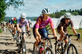 Gravel Grit n Grind - UCI Gravel World Series - Femke Markus outsprints Franz, Hansen and Klöser for women's victory in Sweden