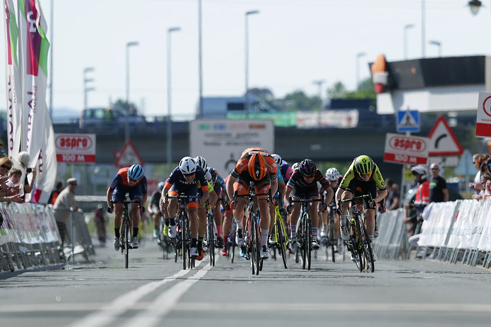 Jolien D'hoore (Boels Dolmans) wins stage 1 and takes the leader's jersey at Emakumeen Bira