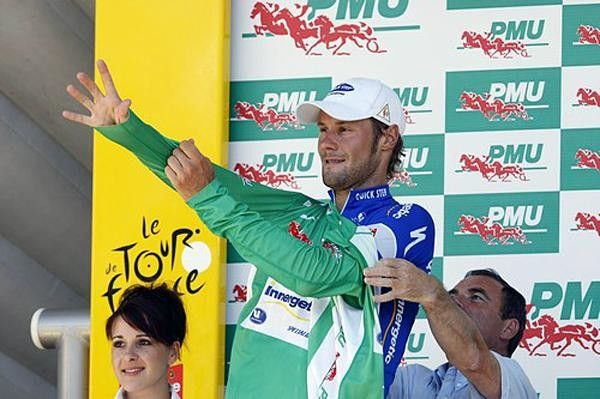 Tom Boonen puts on green that he had lost the day before.