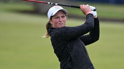 Lottie Woad takes a shot during the AIG Women&#039;s Open