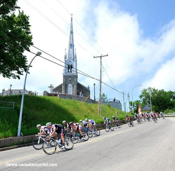 Peloton rolls through scenic Quebec City