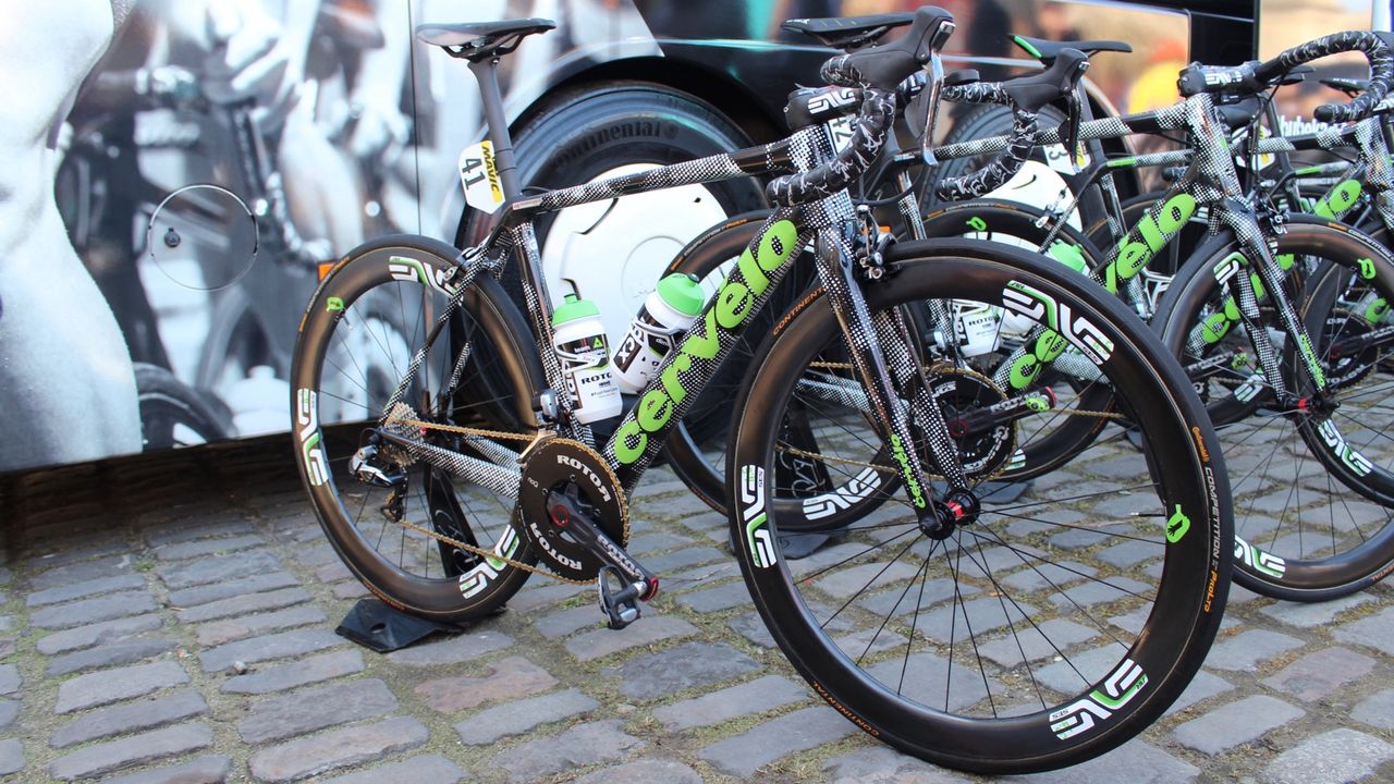 Edvald Boasson Hagen's Cervelo with cameo paint and a gold KMC chain