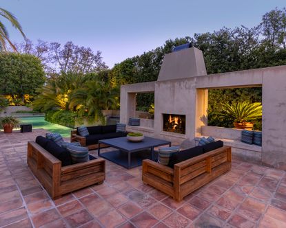 5 Outdoor Styling Tips From A Spanish Revival Estate In Pasadena 