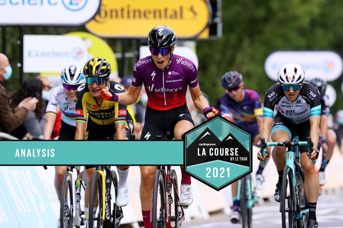 The finish of La Course by le Tour de France 2021 won by Demi Vollering (SD Worx)