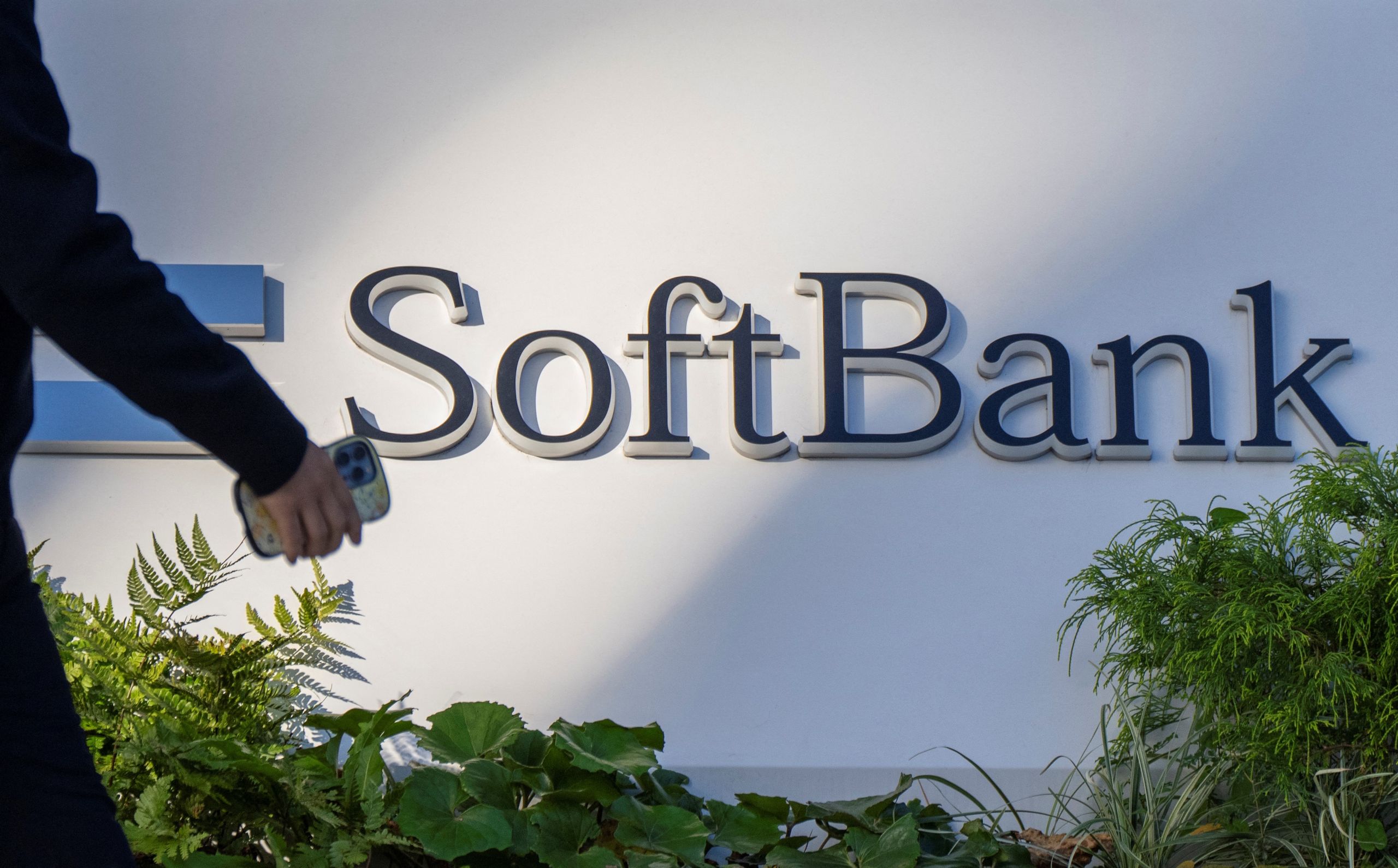 5 Key Insights Into SoftBank's Water-Based Battery Venture for AI Data Centers