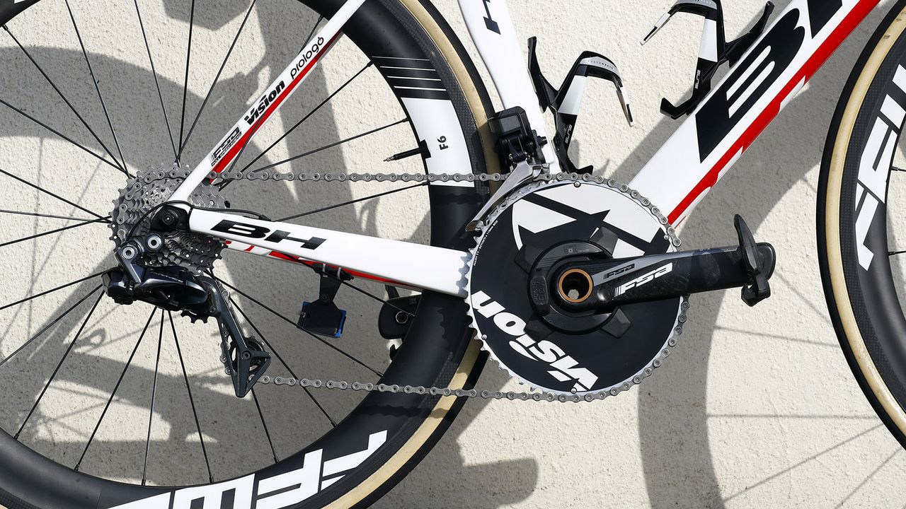 Excluding the crankset, the drivetrain is comprised of Shimano Dura-Ace R9150 components