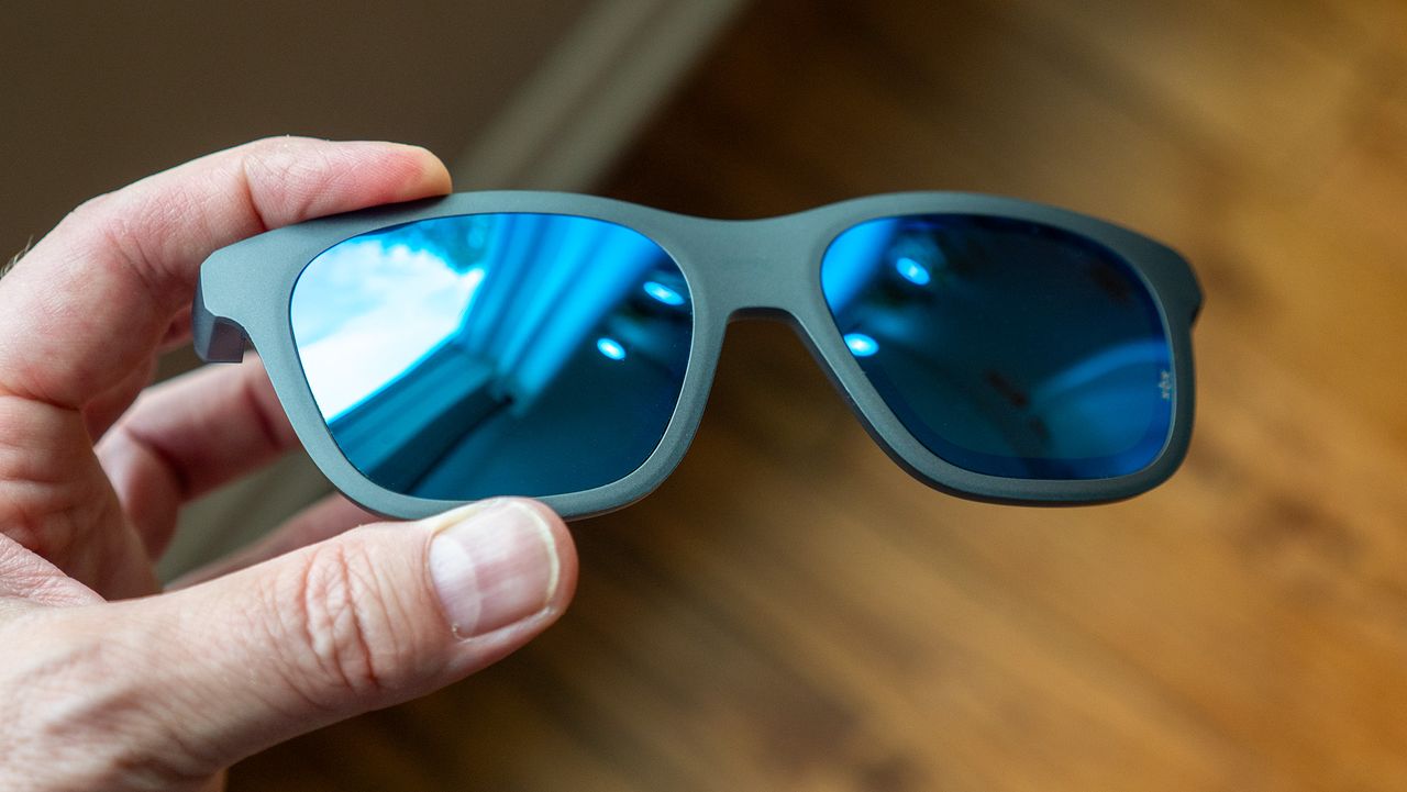Removing the default lens shade from X by Xreal glasses