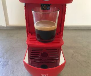 Illy ESE Coffee Maker making an espresso