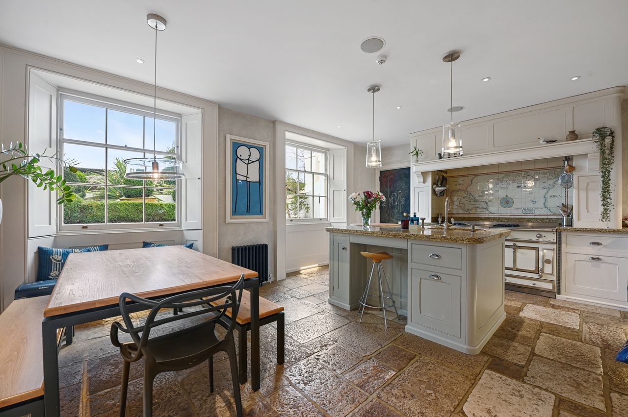 Images of a home in Vanbrugh terrace