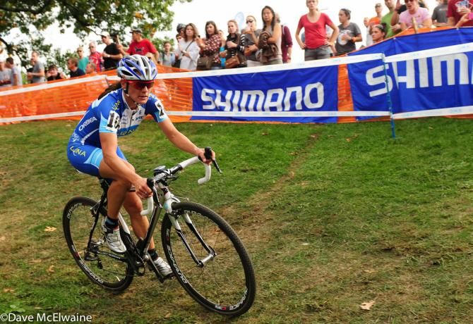 Katerina Nash (Luna Pro Team) dropped the hammer and forced a split on lap four