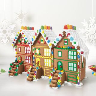Holiday Gingerbread Row House Kit wondershop
