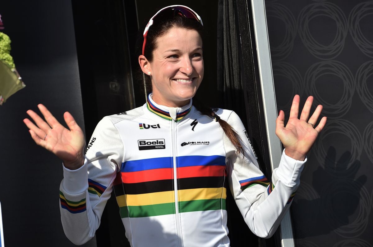 Lizzie Armitstead (Boels-Dolmans) steps onto the podium
