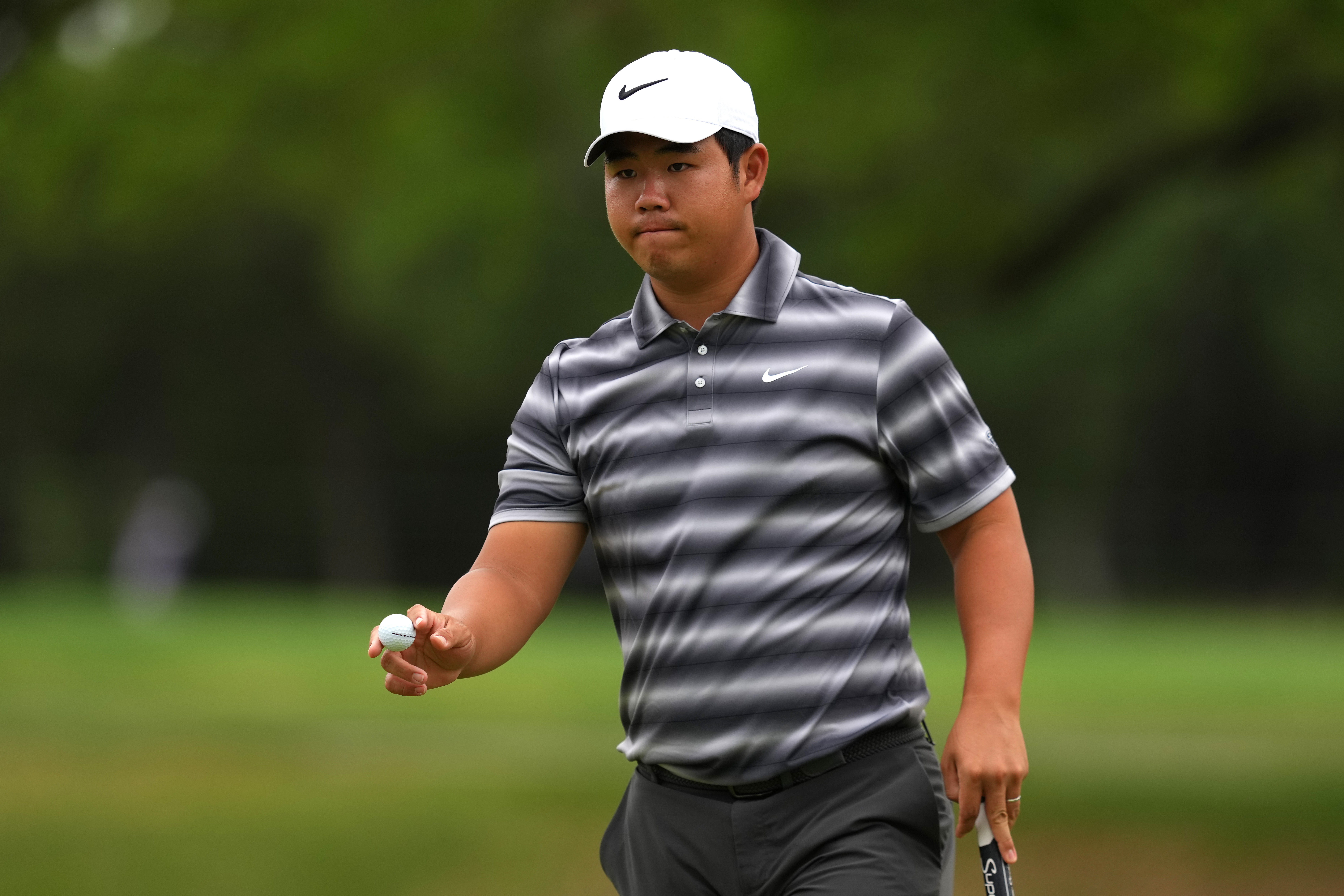 Tom Kim waves to the crowd