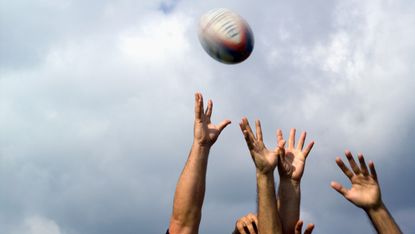 Rugby players throwing a ball