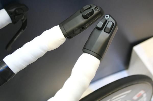 Trinity Advanced SLO bar end Shimano Di2 shifter buttons.