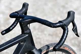 Detail of the bars and headtube on the Canyon Grail CF SL AXS gravel bike