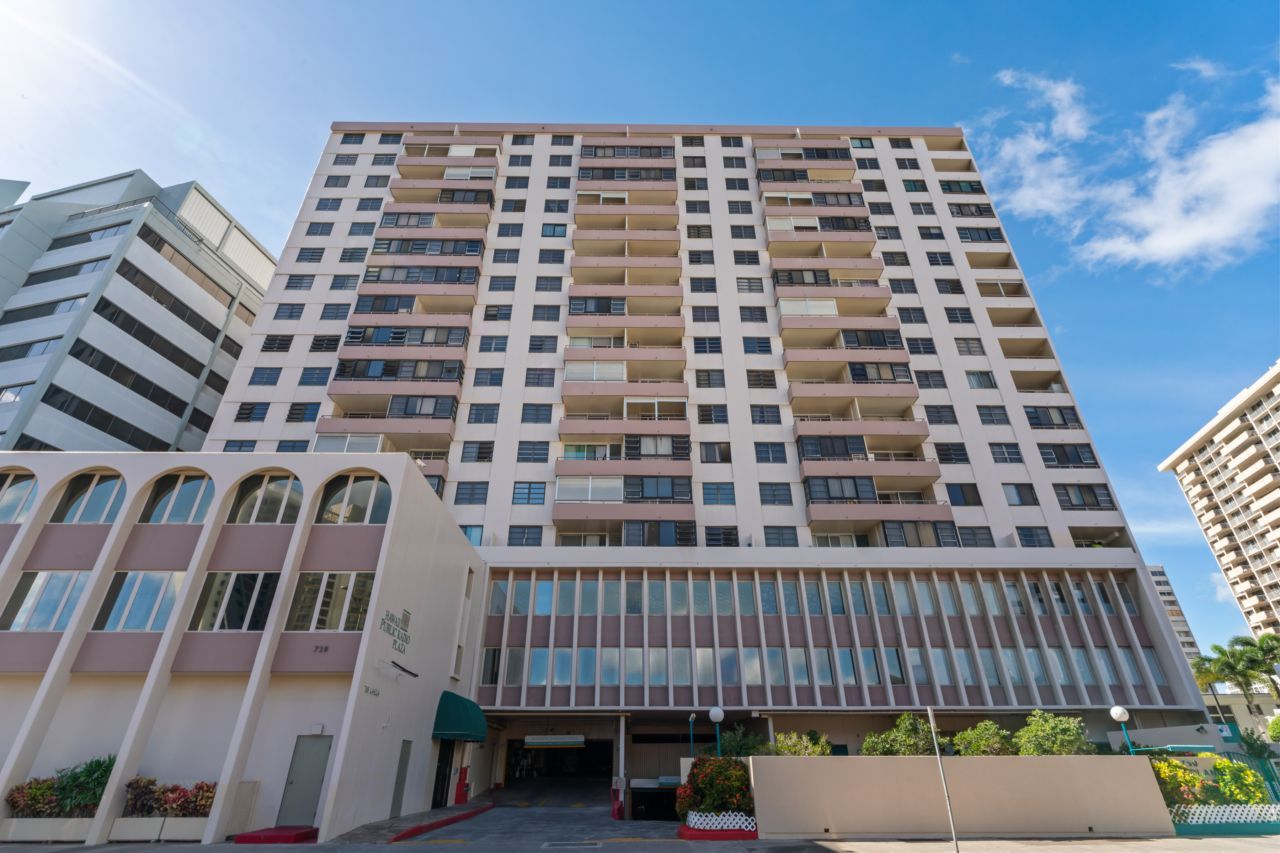 An apartment for sale in Honolulu.