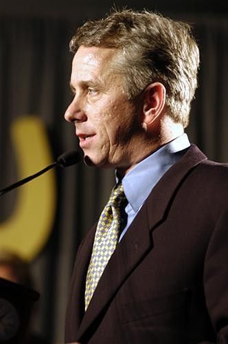 Greg LeMond tells the attendees about what Eddie B meant to him.