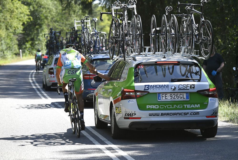 A Bardiani-CSF riders at the team car