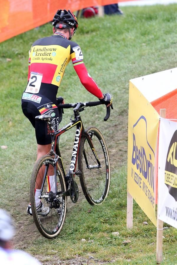 Belgian champion Sven Nys dismounts after snapping his chain.