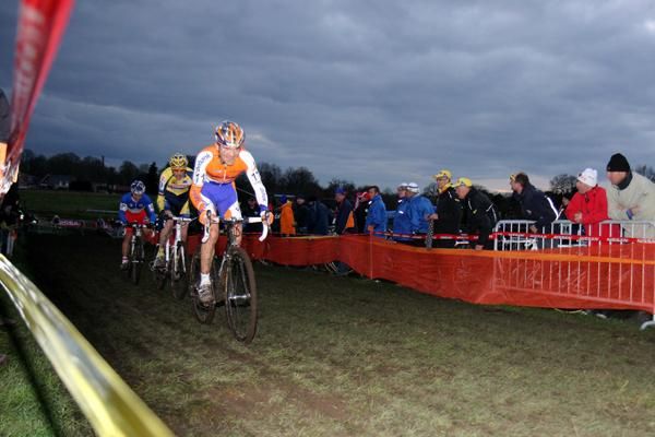 Bart Aernouts chasing in Gieten