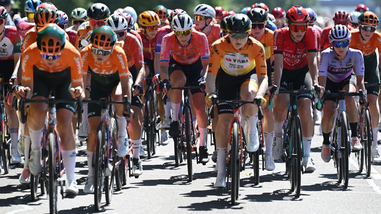 The peloton gears up for a sprint finish